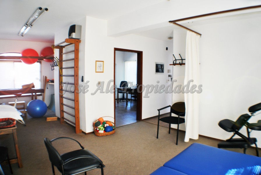 Imagen 5 de Excelente local comercial ubicado en esquina en Pueblo Nuevo, a solo metros de Colonia Shopping y de José Pedro Varela.