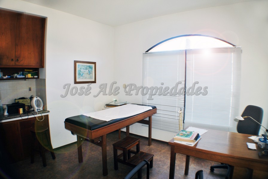 Imagen 6 de Excelente local comercial ubicado en esquina en Pueblo Nuevo, a solo metros de Colonia Shopping y de José Pedro Varela.