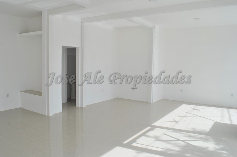 Imagen 3 de Local comercial sobre Av. Aparicio Saravia, en inmejorable y  estratégica zona comercial de gran movimiento.