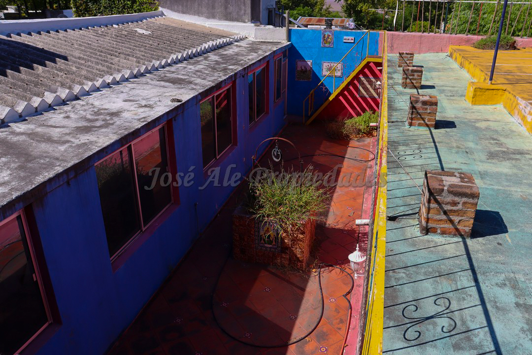 Imagen 6 de Gran propiedad, ubicada estratégicamente a pasos del Puerto y terminal de ómnibus, en pleno centro de la ciudad de Colonia.