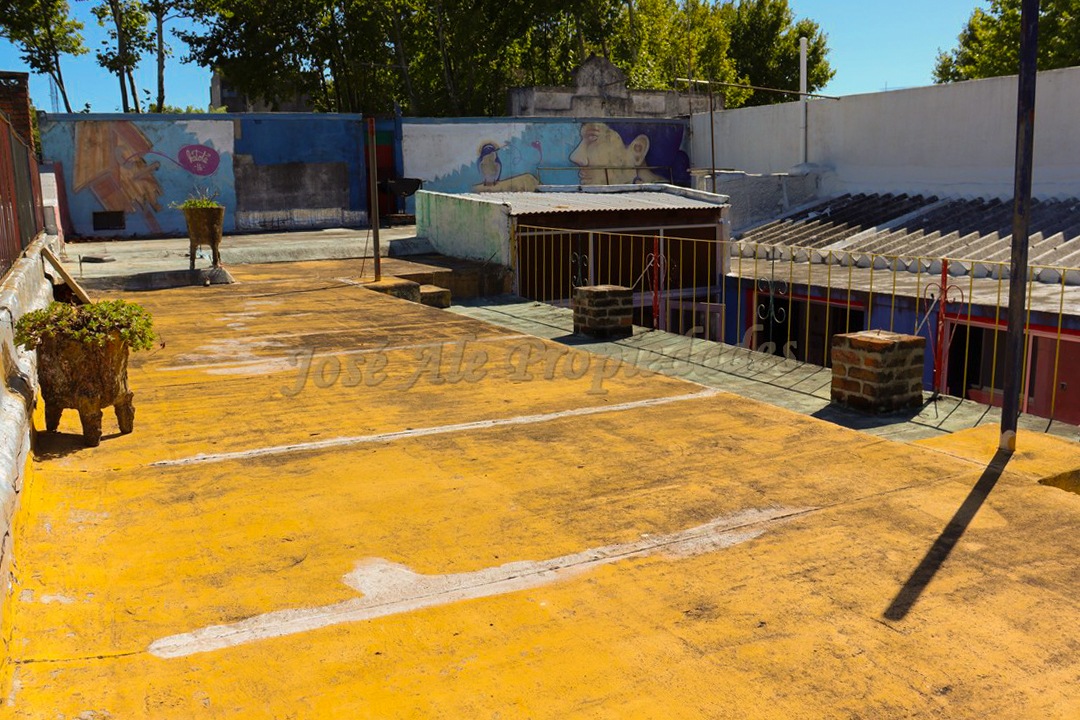 Imagen 7 de Gran propiedad, ubicada estratégicamente a pasos del Puerto y terminal de ómnibus, en pleno centro de la ciudad de Colonia.