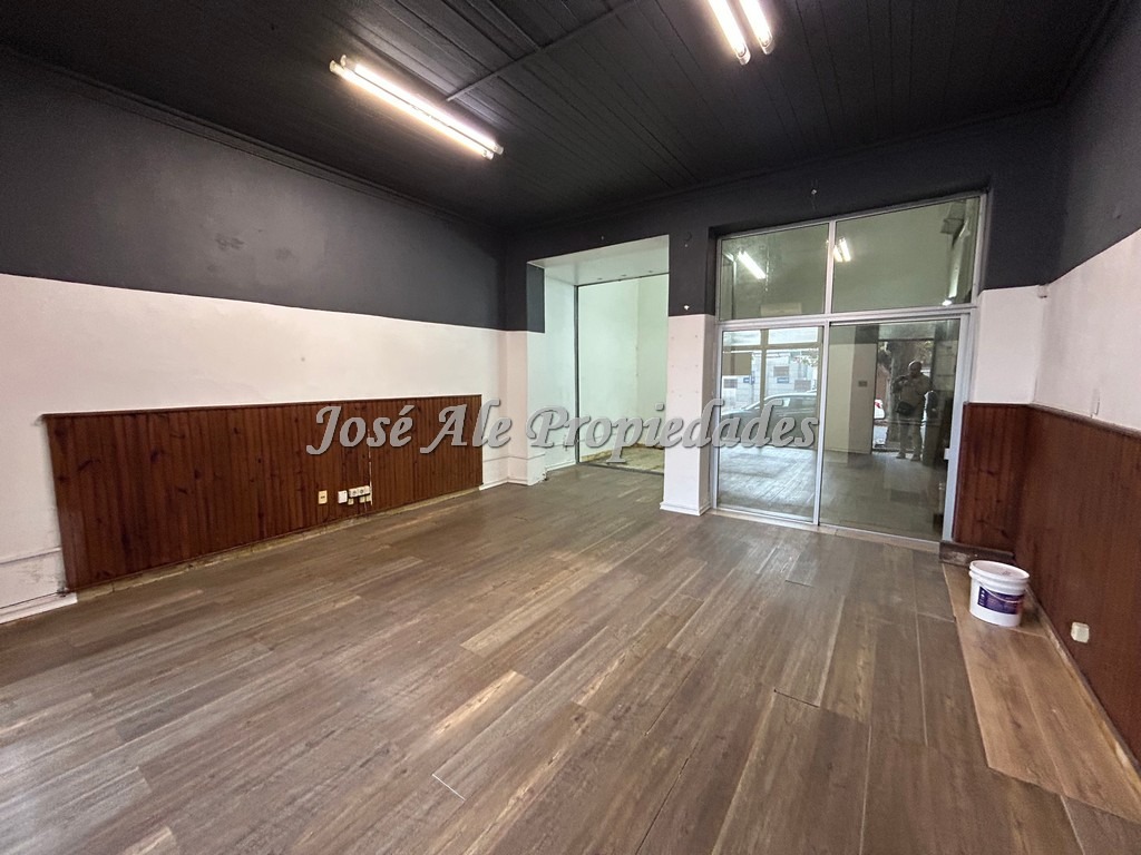 Imagen 2 de Local Comercial en estratégico punto, se encuentra a metros de la Av. Principal Gral Flores, en Colonia del Sacramento.