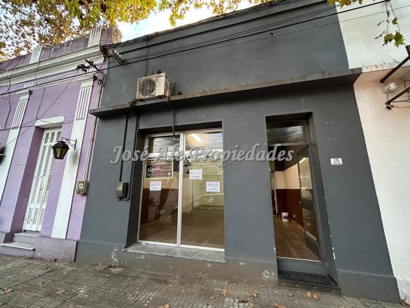 Local Comercial en estratégico punto, se encuentra a metros de la Av. Principal Gral Flores, en Colonia del Sacramento.