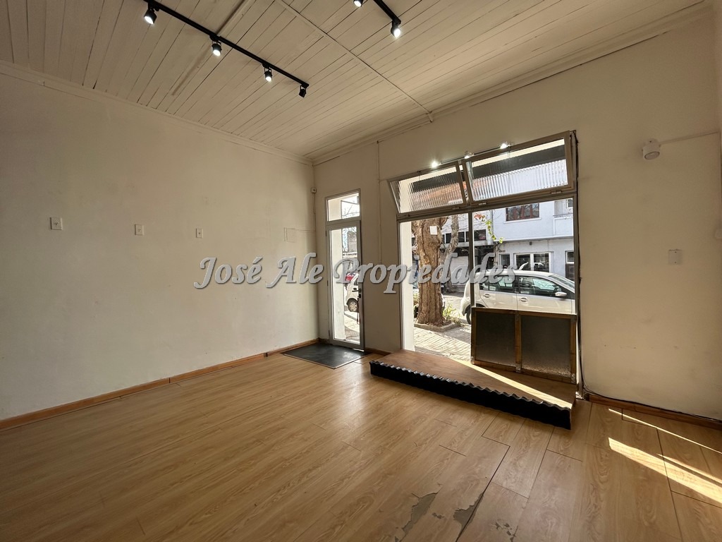 Imagen 6 de Local comercial en estratégico punto, se encuentra a metros de la avenida principal Gral Flores, en Colonia del Sacramento.