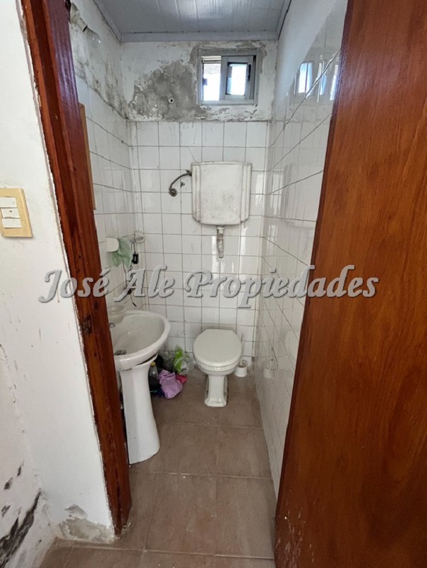 Imagen 10 de Particular esquina ubicado en el corazón del centro comercial de Colonia.