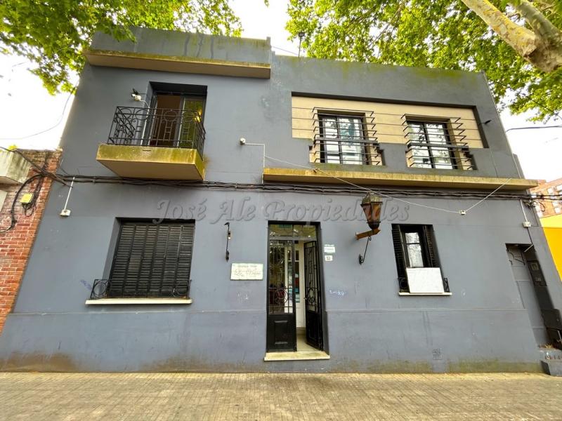 OPORTUNIDAD DE INVERSIÓN- Destacada posada con ambientes de estilo colonial en Colonia del Sacramento.
