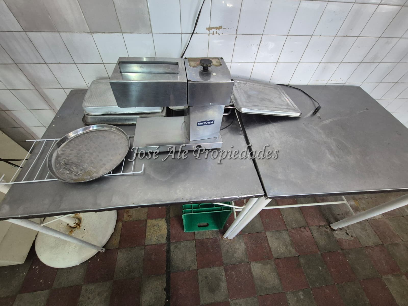 Imagen 8 de 2 Locales comerciales ubicados en el centro de la ciudad de Colonia, a metros de la Av Principal Gral Flores.