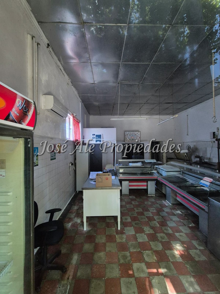 Imagen 9 de 2 Locales comerciales ubicados en el centro de la ciudad de Colonia, a metros de la Av Principal Gral Flores.