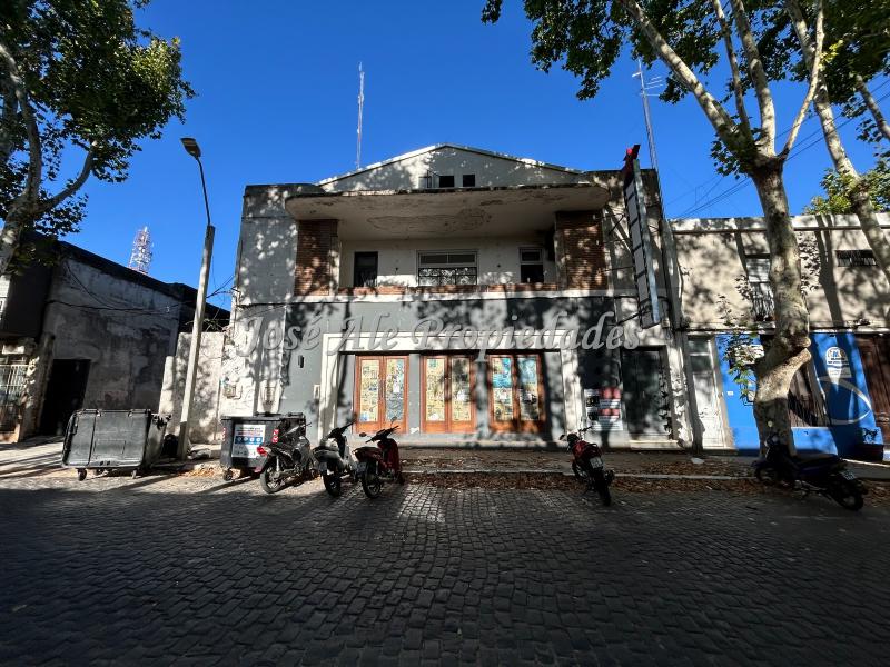 ¡Oportunidad de inversión! Increíble local comercial ubicado en el centro de la ciudad de Colonia.