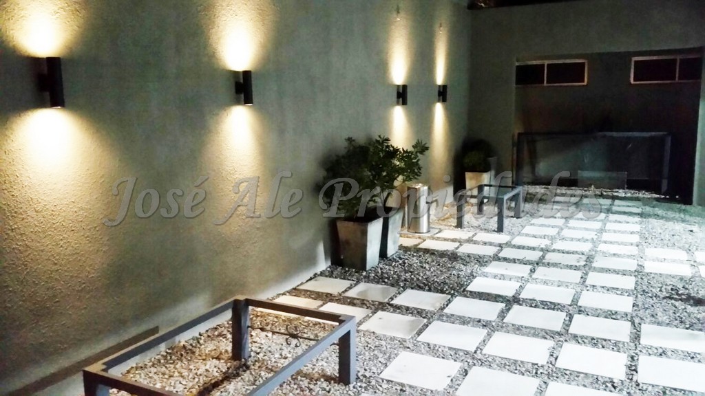 Imagen 1 de Importante Salón comercial de 229 m2 de superficie con excelente renta.