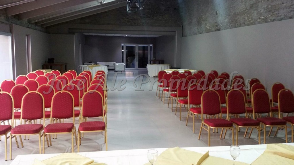 Imagen 3 de Importante Salón comercial de 229 m2 de superficie con excelente renta.