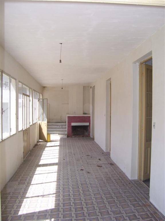 Imagen 7 de Casa con local comercial sobre avenida principal y amplio terreno.