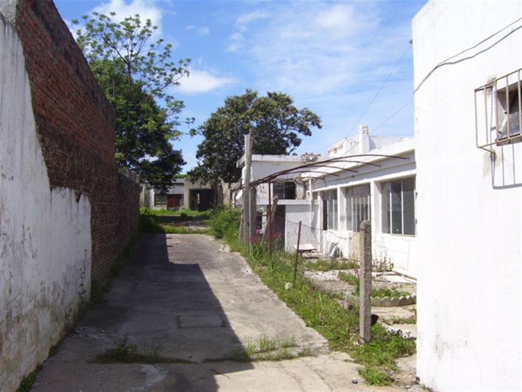 Imagen 9 de Casa con local comercial sobre avenida principal y amplio terreno.