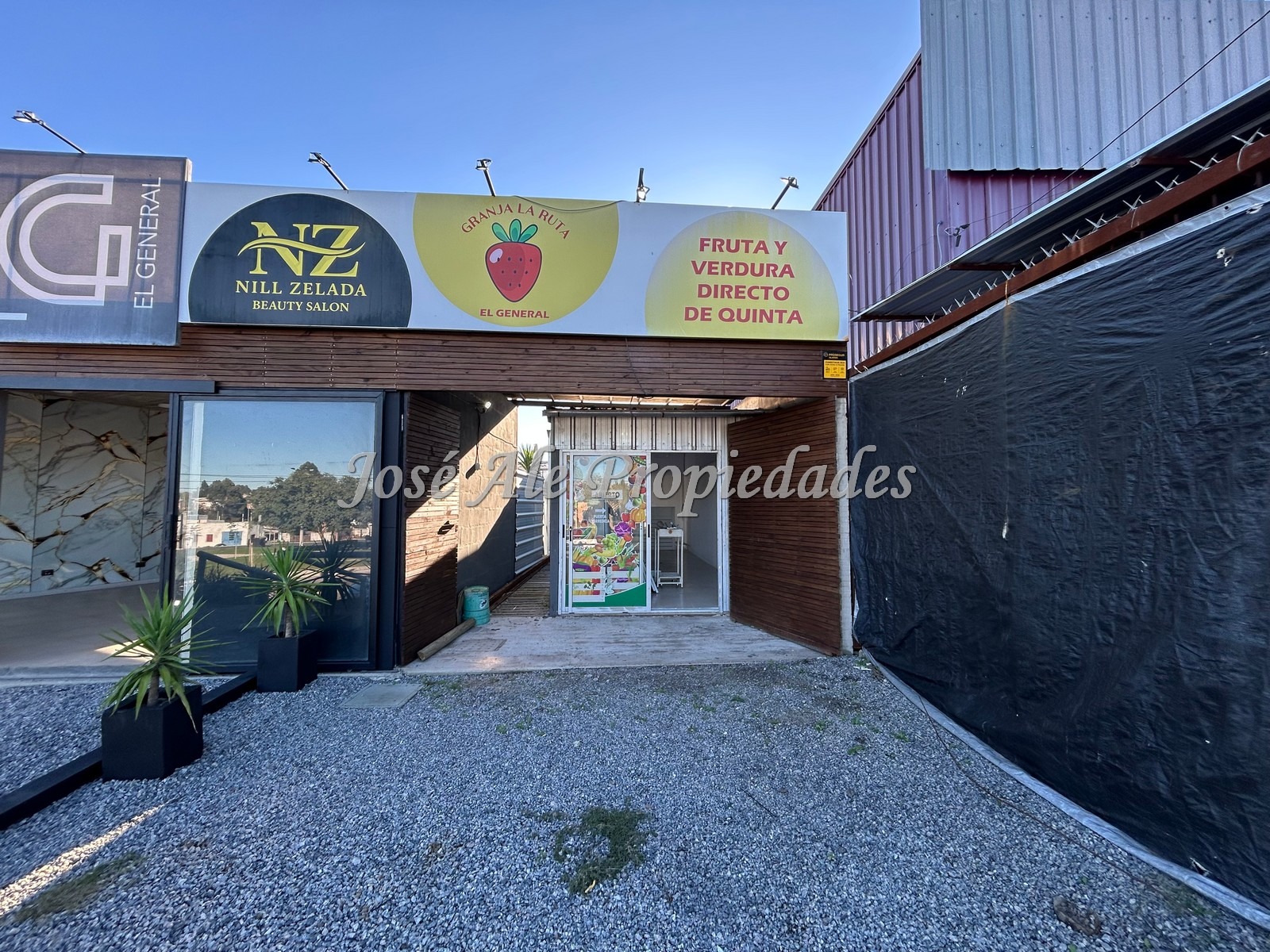 Imagen 1 de EN ALQUILER Local comercial frente a plaza Nimo, junto al Super Magico, sobre Av F. J. Carballo, en el General, Colonia. Complejo Grido Q! Mapfre