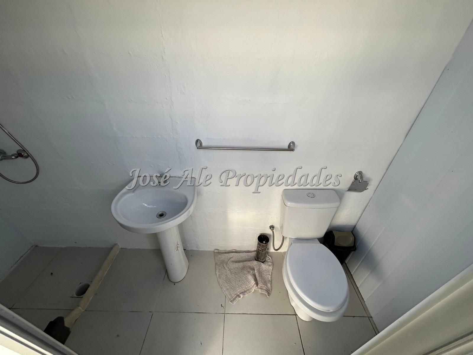 Imagen 10 de EN ALQUILER Local comercial frente a plaza Nimo, junto al Super Magico, sobre Av F. J. Carballo, en el General, Colonia. Complejo Grido Q! Mapfre