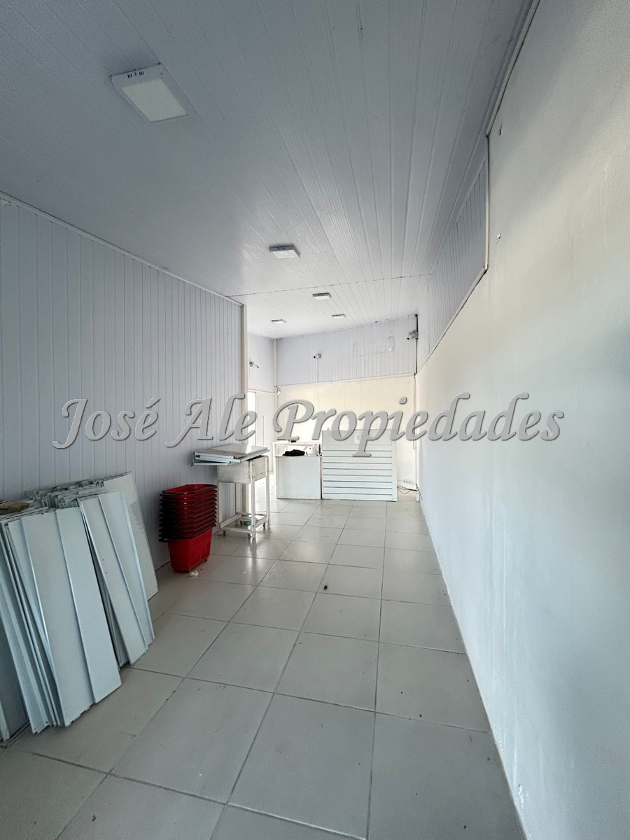 Imagen 3 de EN ALQUILER Local comercial frente a plaza Nimo, junto al Super Magico, sobre Av F. J. Carballo, en el General, Colonia. Complejo Grido Q! Mapfre