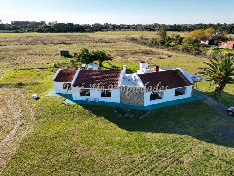Chacra ubicada a tan solo 10 min del centro de la ciudad de Colonia.