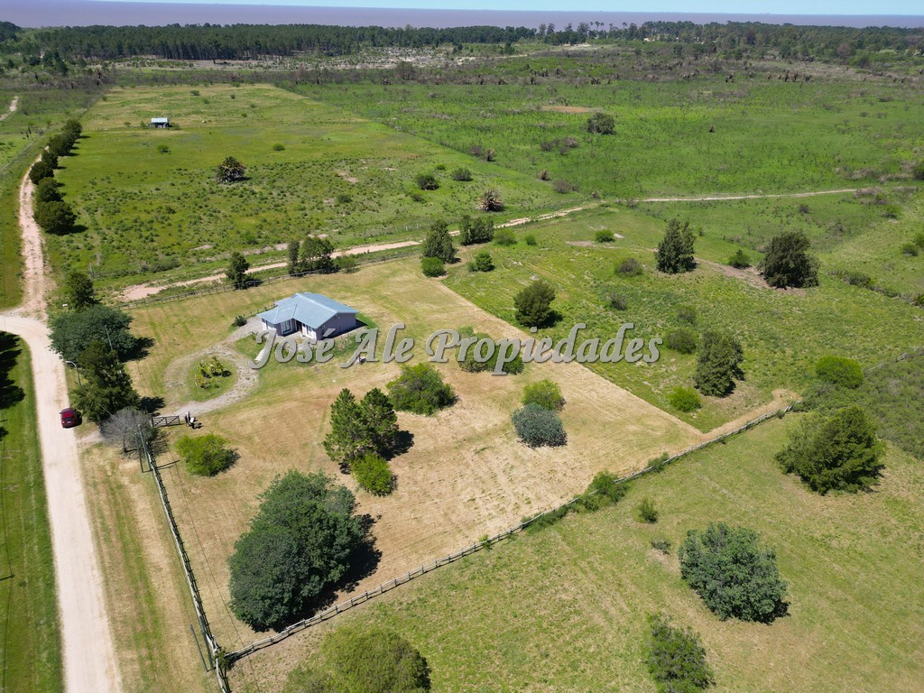 Imagen 2 de Hermosa chacra ubicada en Laguna de los Patos, a tan solo 5 km del centro de la ciudad de Colonia del Sacramento.