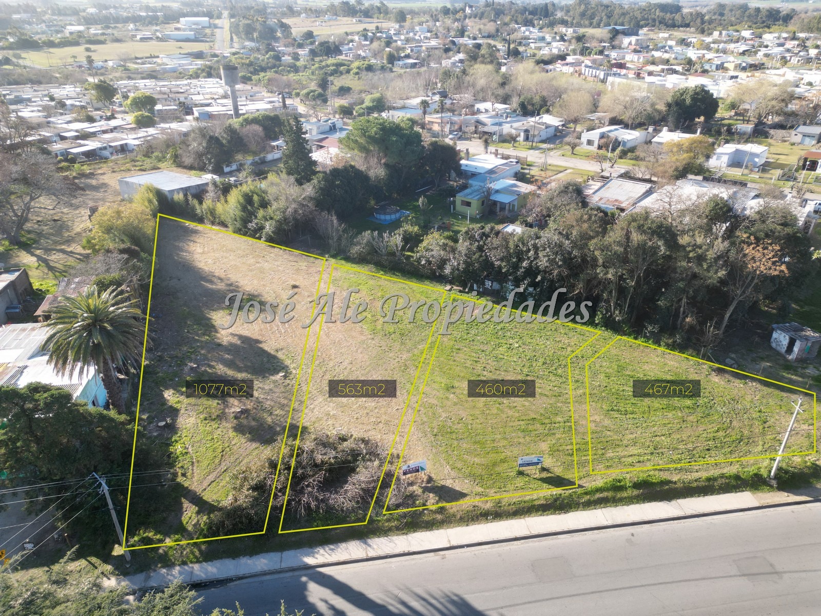 Imagen 4 de 4 lotes sobre calle principal Roger Balet, en Colonia del Sacramento.