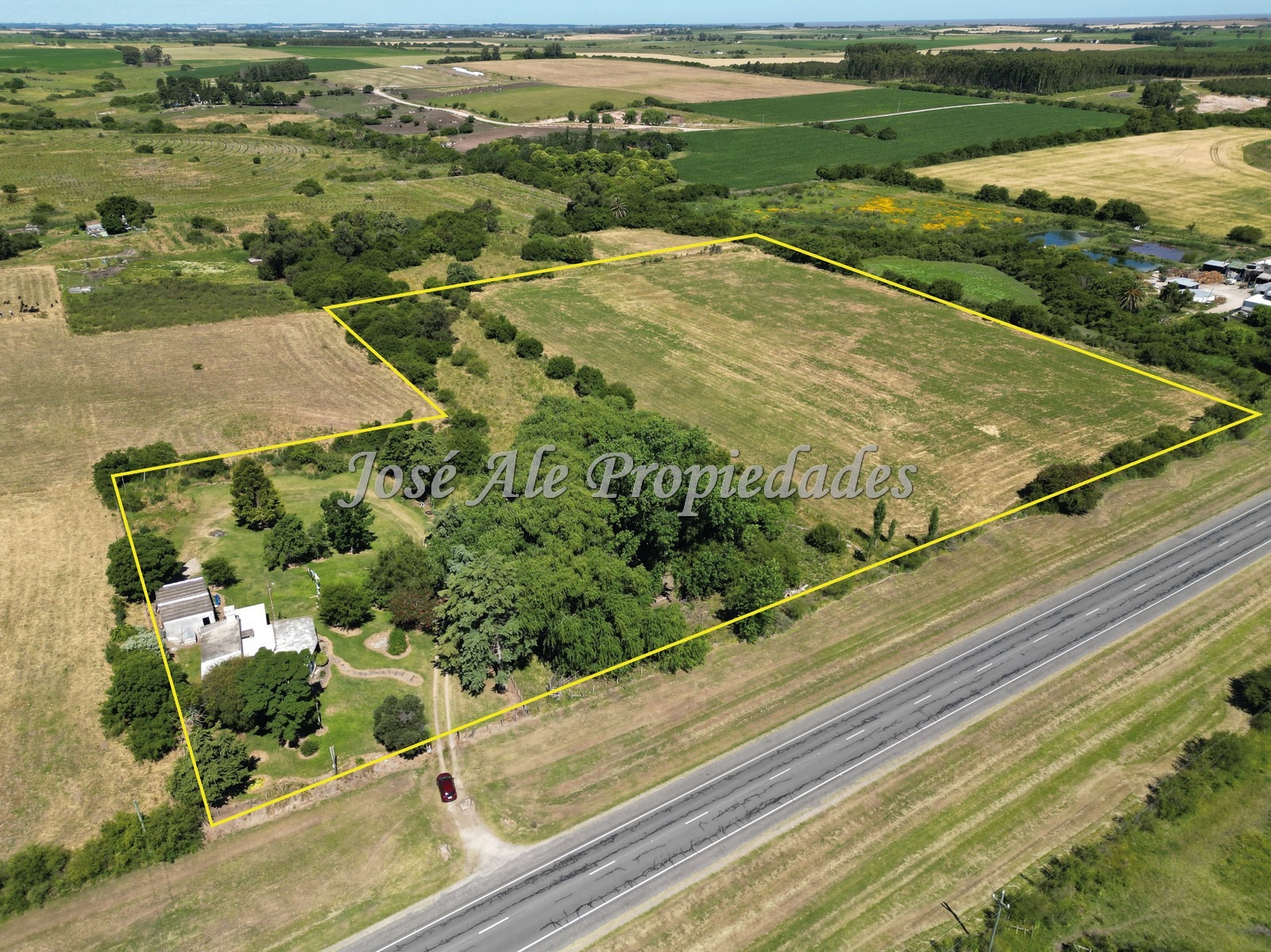 Imagen 2 de Campo de 4HAS y 8.322m, con casa de 3 dormitorios ubicado entre Ruta N°1 y Juan Lacaze, Colonia.