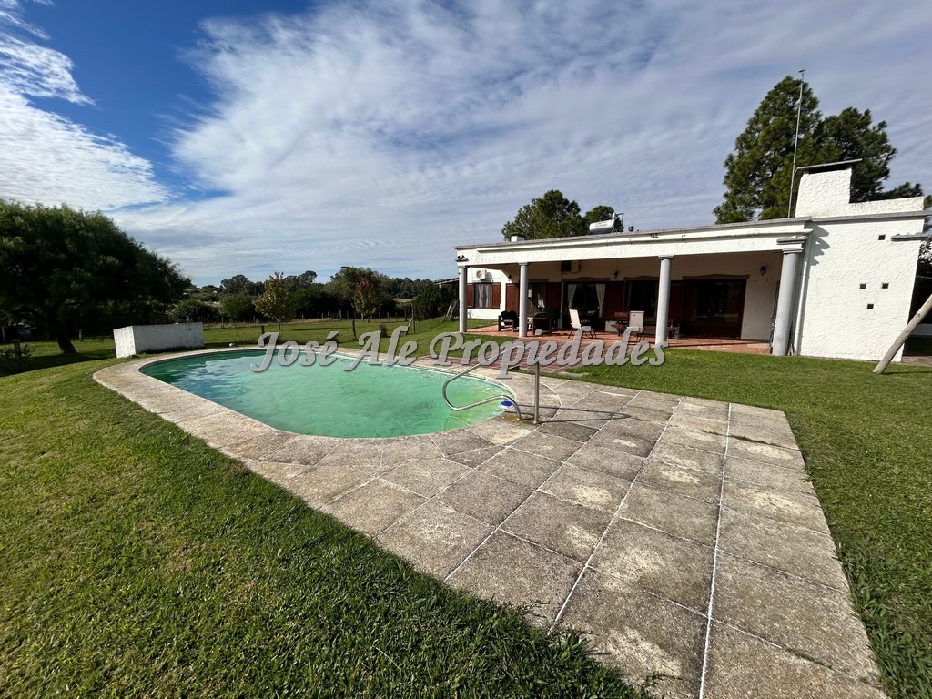 Imagen 10 de Chacra ubicada sobre Ruta 1 vieja a 15 minutos del centro de Colonia.