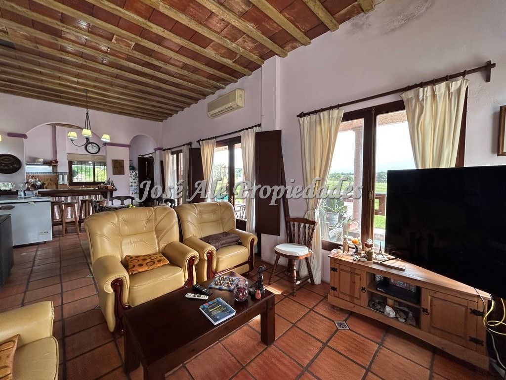 Imagen 4 de Chacra ubicada sobre Ruta 1 vieja a 15 minutos del centro de Colonia.