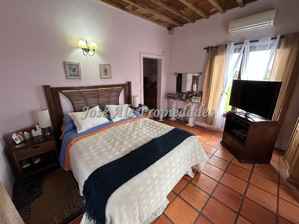 Imagen 7 de Chacra ubicada sobre Ruta 1 vieja a 15 minutos del centro de Colonia.