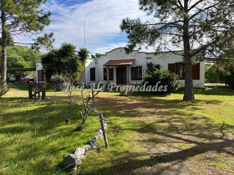 Chacra ubicada sobre Ruta 1 vieja a 15 minutos del centro de Colonia.