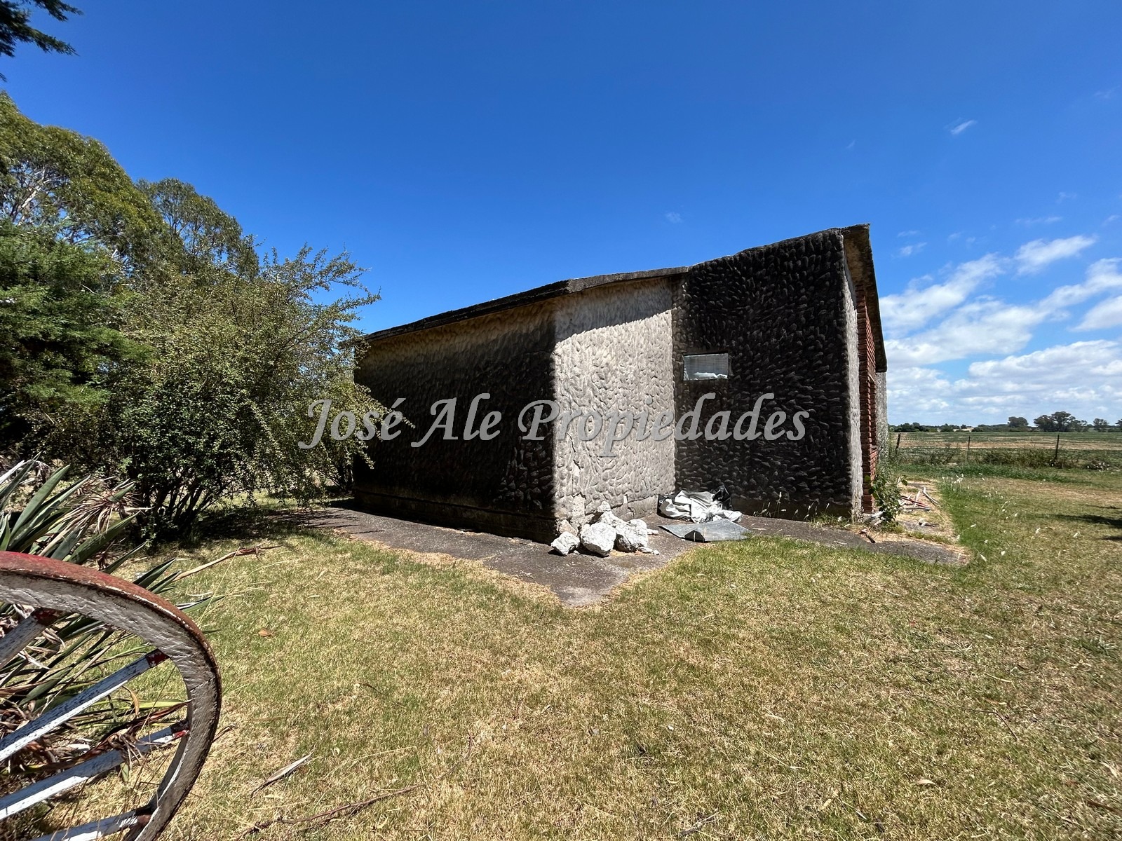 Imagen 9 de Chacra ubicada en Riachuelo a metros de la Ruta nº1 con 2 construcciones y 7092m2 de terreno, Colonia.