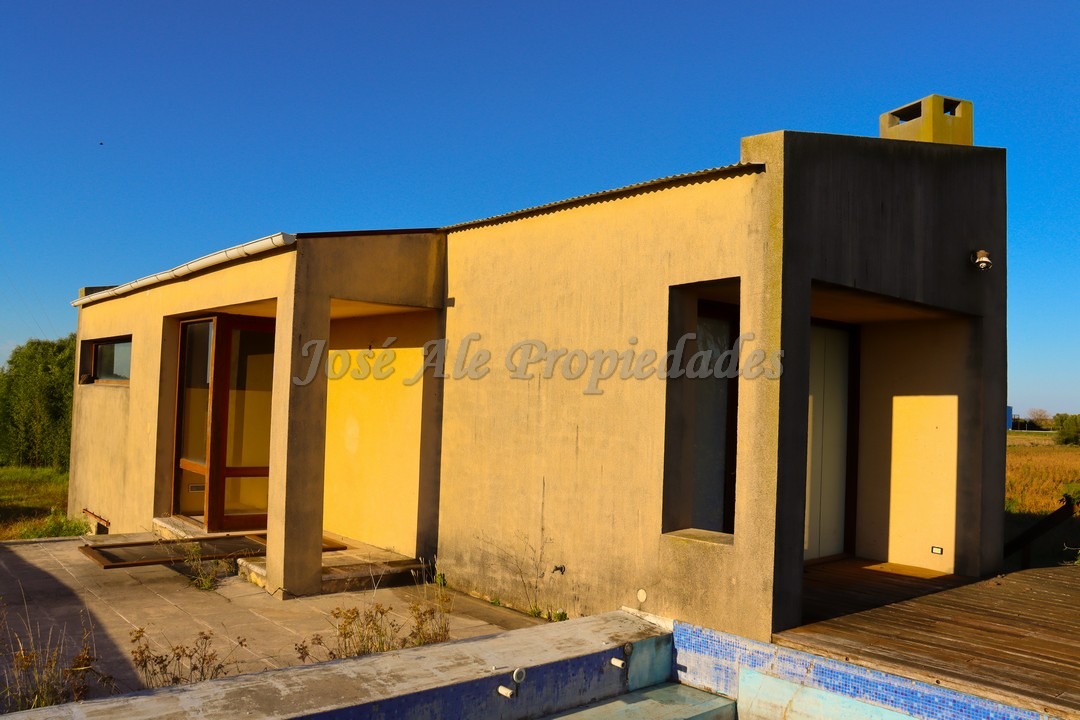 Imagen 3 de Una chacra desde donde podemos apreciar el horizonte y donde se juntan el agua y el cielo.