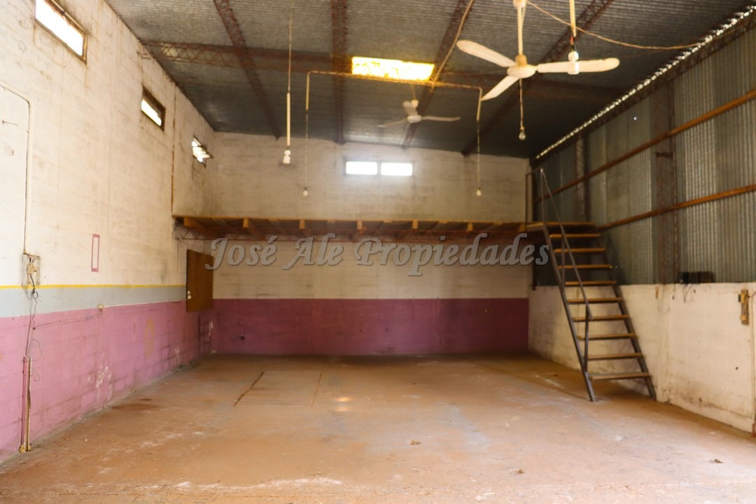 Imagen 4 de Amplio galpón de 100 m2 ubicado a pocas cuadras de la Rambla y próximo a todos los servicios de Colonia del Sacramento.