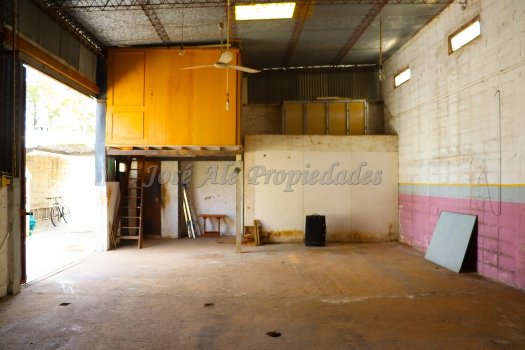 Imagen 5 de Amplio galpón de 100 m2 ubicado a pocas cuadras de la Rambla y próximo a todos los servicios de Colonia del Sacramento.