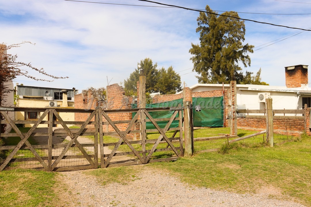 Imagen 6 de Amplio galpón de 100 m2 ubicado a pocas cuadras de la Rambla y próximo a todos los servicios de Colonia del Sacramento.