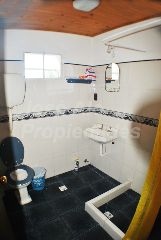 Imagen 9 de Se trata de 5 has a minutos del centro de Colonia, dispone de dos propiedades.