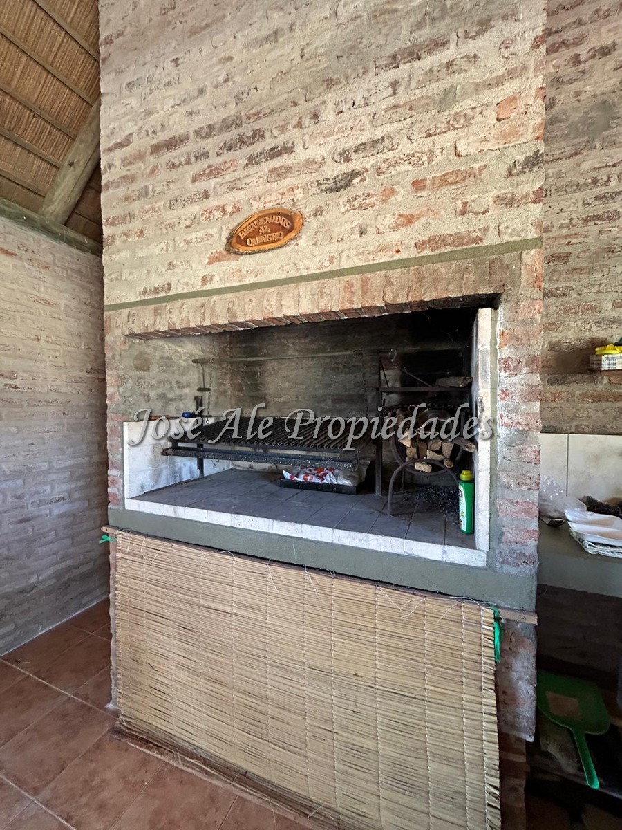 Imagen 8 de En Venta Casa con techo de quincho ubicado en espacioso terreno de 1923m2 en Altos de San Carlos, Colonia.