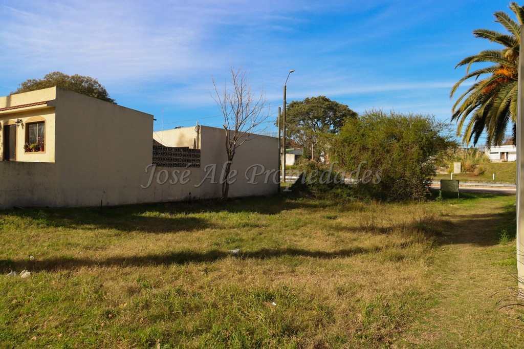 Imagen 1 de Espectacular terreno de 275 m2 a pocos metros de un monumento histórico de la ciudad de colonia.