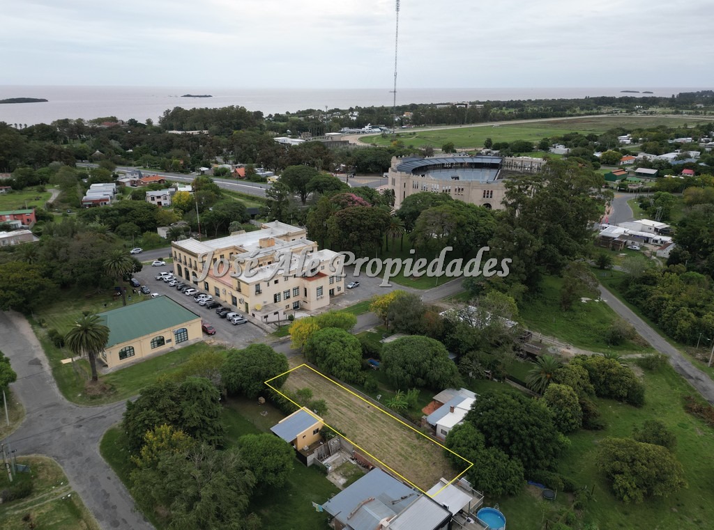 Imagen 4 de Estratégico terreno ubicado a metros de la Plaza de Toros, frente a la UDE.