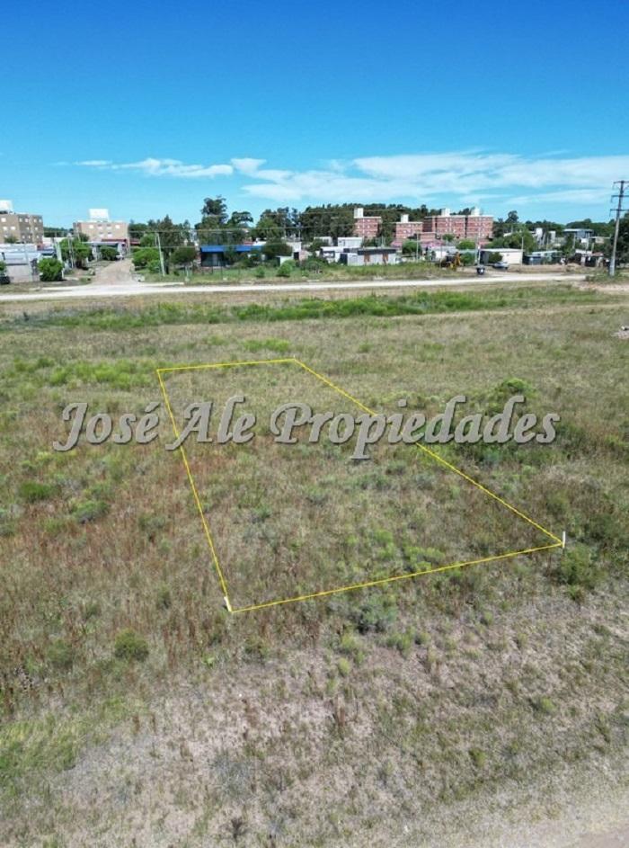 Terreno de 300 m2 ubicado en el General sobre la avenida principal de Fraccionamiento Futuro.