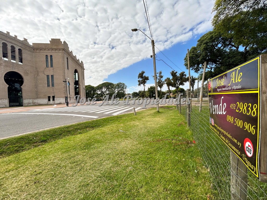 Imagen 5 de Terreno de 933 m2 ubicado en frente a la renovada Plaza de Toros de Colonia del Sacramento. Ideal emprendimiento o desarrollo inmobiliario!