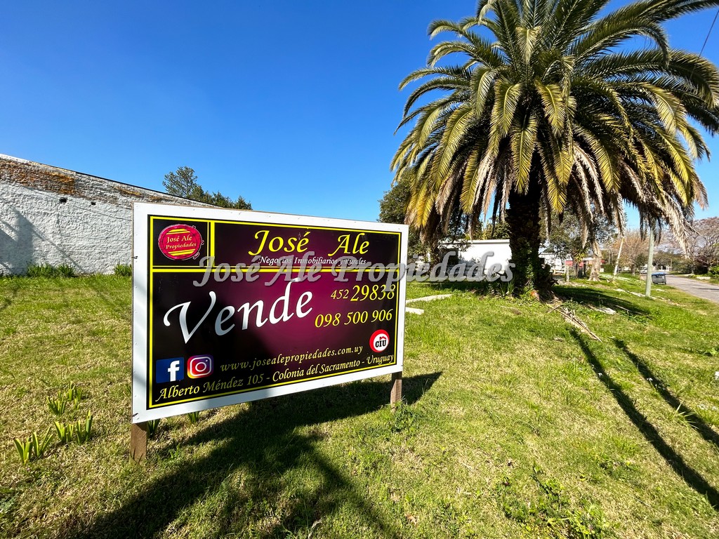 Imagen 1 de Terreno de 809 m2 en esquina con 2 propiedades arrendadas, ideal para inversión.