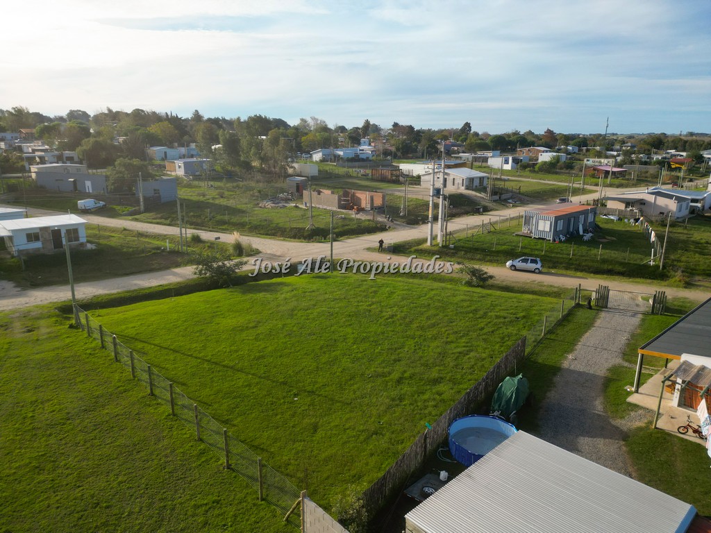 Imagen 4 de Terreno en esquina ubicado en fraccionamiento 3 pinos, sobre las calles Joaquín Artigas y Pantaleón Artigas.