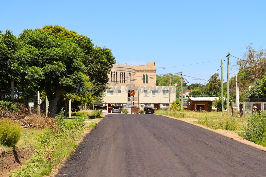 Imagen 1 de Terreno ubicado en Maestro Hemerson Klappenbach a tan solo 100 mts de la renovada Plaza de Toros, próximo a todos los servicios.