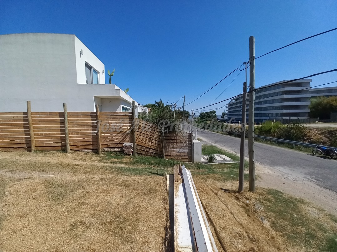 Imagen 9 de EN VENTA Terreno ubicado sobre la calle Villamajo en una hermosa zona de Colonia.