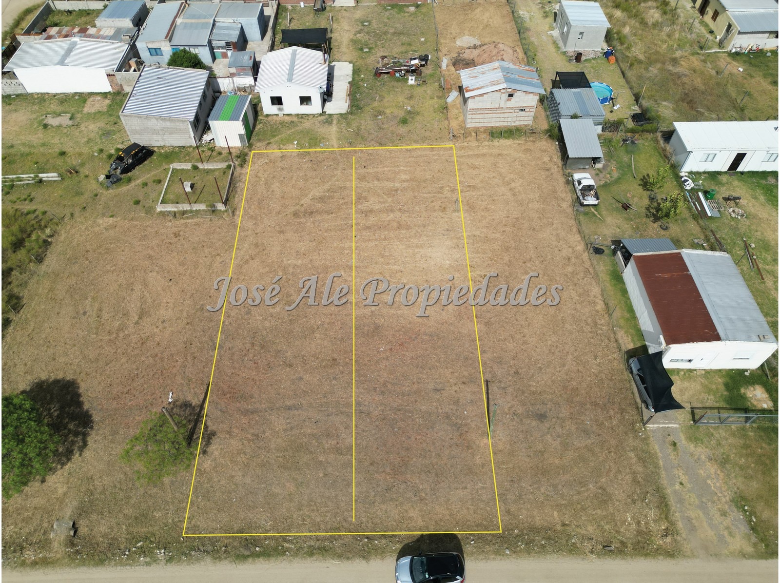 Imagen 3 de Se trata de 1 terreno ubicado en el barrio Los Algodones, El General. A metros de la Ruta nº1, Colonia.