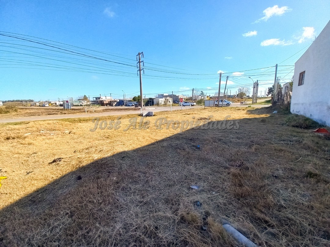 Imagen 3 de Terreno en esquina estratégicamente ubicado sobre calle Oscar Cáceres.