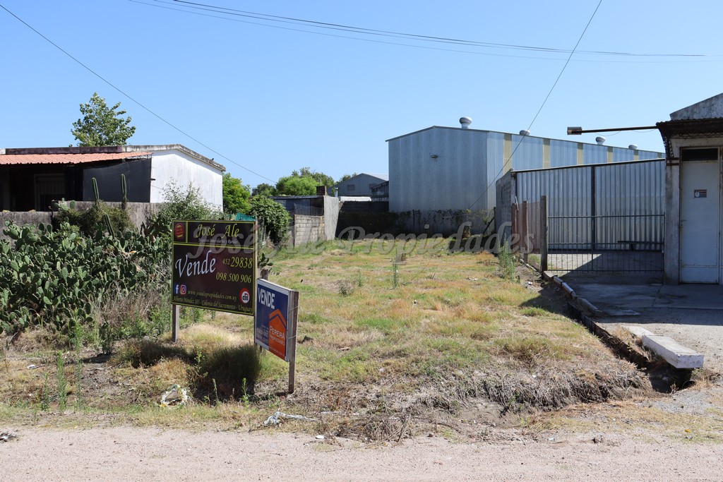 Imagen 2 de Terreno muy bien ubicado en calle Dr. Eliexer Fernandez a metros del Hospital y de la calle Emilio Frugoni, y a cuadras de Tres Avenidas .