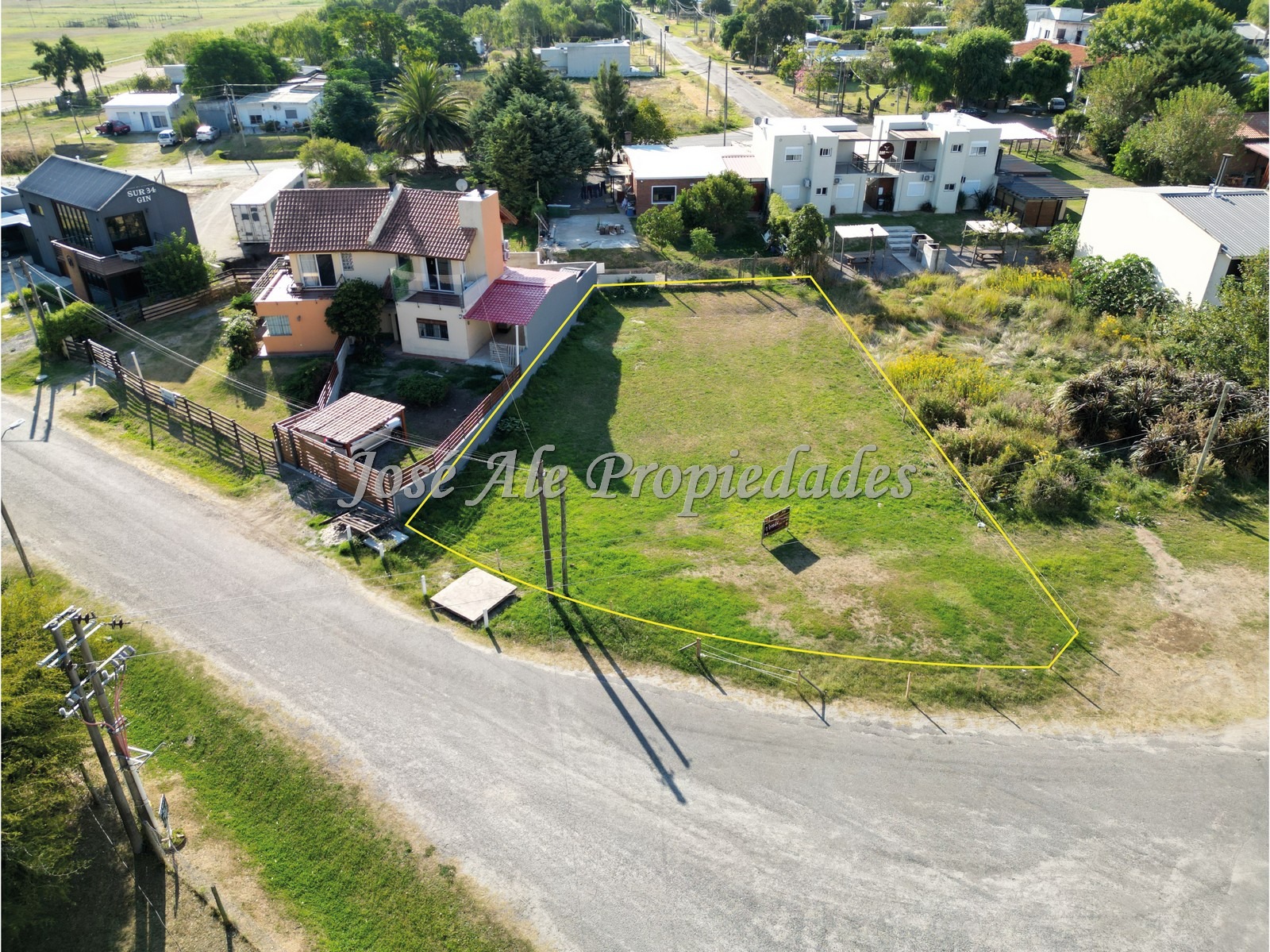 Imagen 2 de Terreno de 661m2 nivelado, ideal para invertir frente a la renovada Plaza de Toros de Colonia del Sacramento.