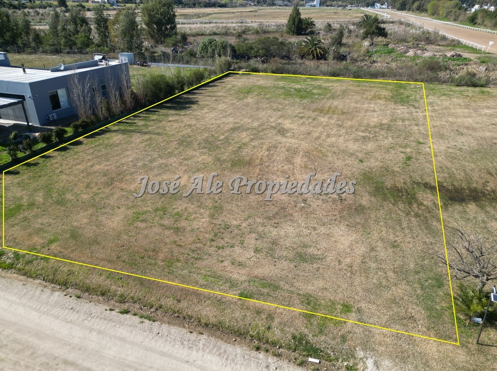 Imagen 6 de EN VENTA Espectacular terreno ubicado en Barrio Privado Sheraton Golf, el mismo cuenta con 1500 m2.