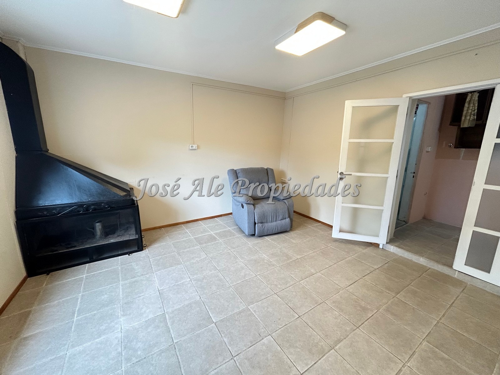 Imagen 6 de Hermosa casa con apto independiente ubicada en el centro de la ciudad de Colonia, a pocas cuadras de la Rambla y playas de la ciudad