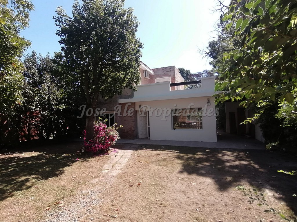 Imagen 2 de Espectacular propiedad a solo metros de Rambla Costanera y playas de Colonia del Sacramento.